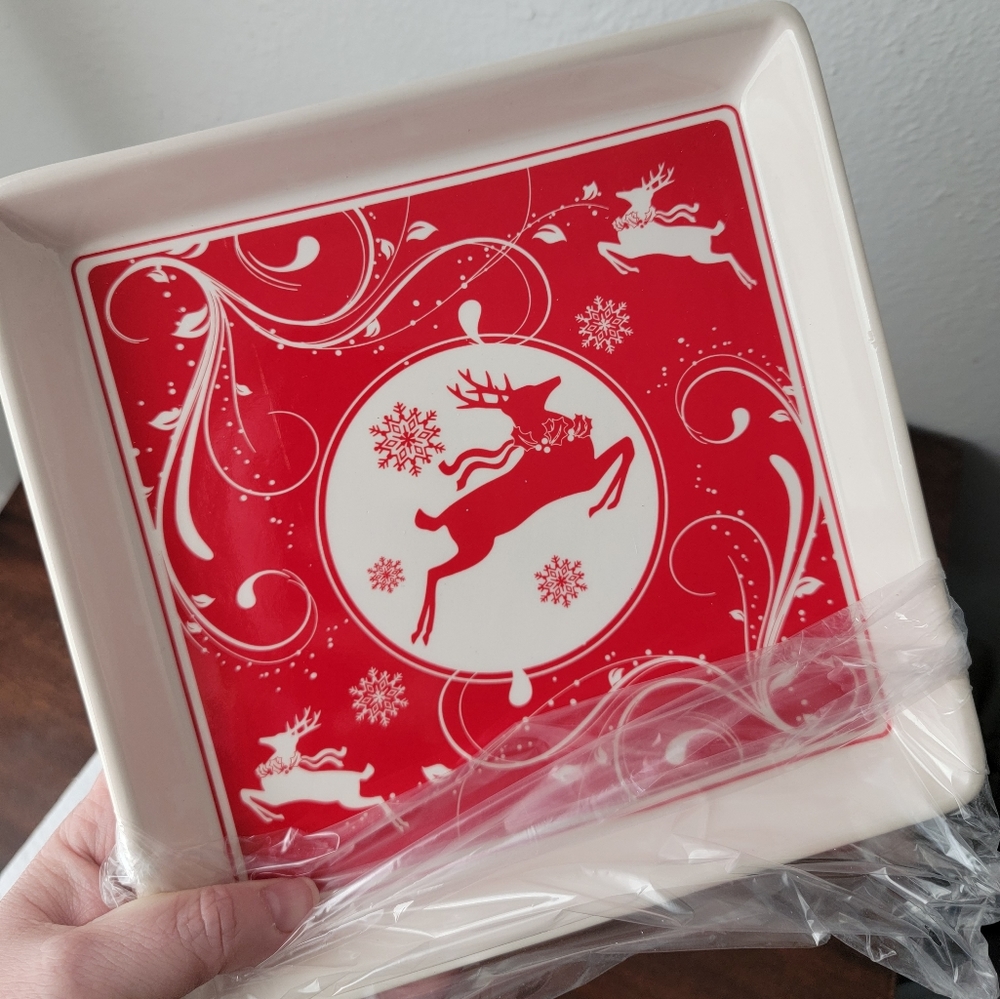 MC Gallery 2009 Square Red White Reindeer Cheese Plate Spreader Charcuterie NEW
